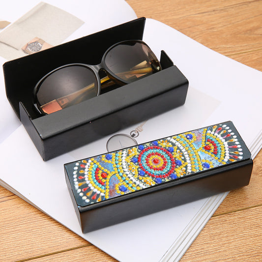 Holly Glasses Case